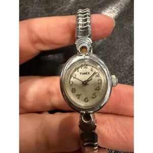 Timex CR 1216 CELL Women's Silver Tone Watch Quartz Movement need battery